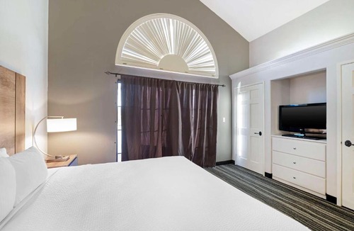 Simi Valley Hotel | Best Western Posada Royale Hotel & Suites
