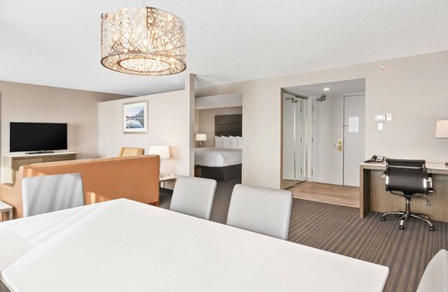 Calgary Hotel | Best Western Premier Calgary Plaza Hotel & Conference Centre