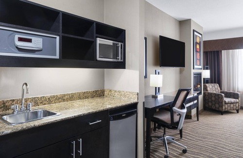 Calgary Hotel | Best Western Premier Freeport Inn Calgary Airport