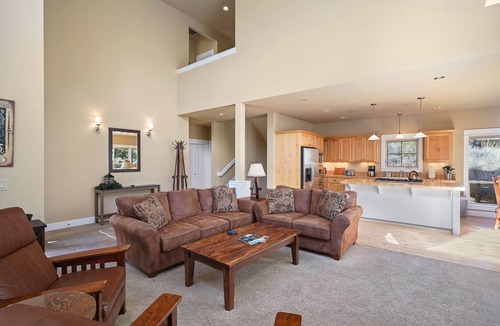RiverWild House | BEST Wild River, Huge Bonus Room, EV Charger, Community Hot Tub (Seasonal Pool)