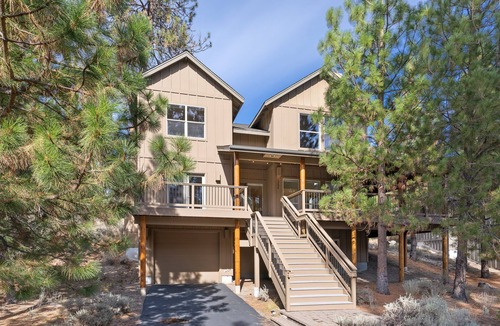 RiverWild House | BEST Wild River, Huge Bonus Room, EV Charger, Community Hot Tub (Seasonal Pool)