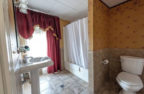 Geneseo Bed & Breakfast | Bethia Room - Big Tree Inn - In-Room Jacuzzi