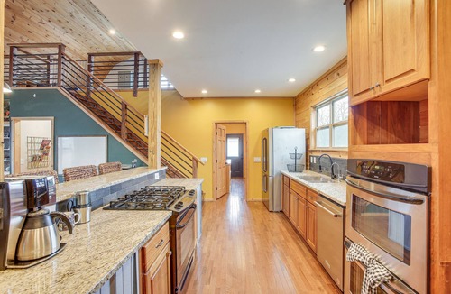 Hartsville House | Bethpage Home w/Private Hot Tub & Game Room!