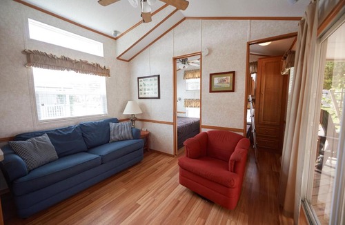 Urbanna House | Bethpage Three-Bedroom Cottage 21