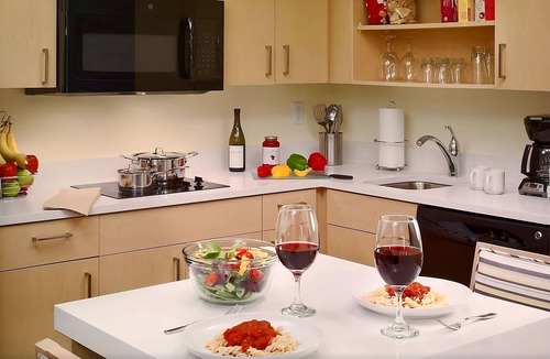 Monmouth Junction Hotel | Better Choice for Vacation! Pet-Friendly, w/Seasonal Pool, Near Grover Park