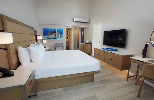 Playa Hotel | Better Choice For Your Vacation! 3 Relaxing Units! Outdoor Pool, Beach Access!