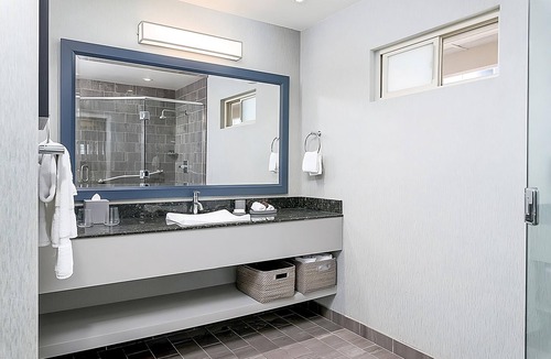 Carlsbad Village Hotel | Better Choice for your Vacation! Beachfront Property, Pool, Free Breakfast!