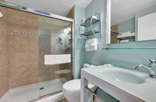 Redevelopment Area Resort | Better Choice for your Vacation! Relaxing Unit w/Bay View, Pool and Hot Tub