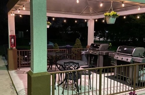 Somerset Apartment | Better Choice For Your Vacation! Prime location and Spacious unit awaits