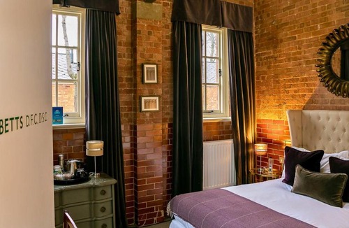 Bicester Apartment | Betts (Private Ensuite room) at Bicester Heritage