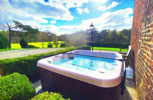 Bettws Cedewain House | Bettws Hall Accommodation