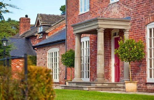 Bettws Cedewain House | Bettws Hall Accommodation