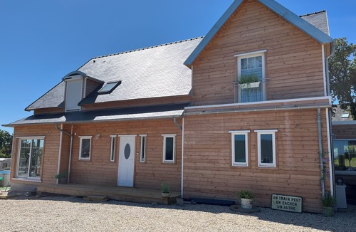 Mahalon House | Between 2 bays