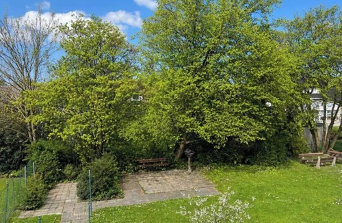 Schloß Neuhaus Apartment | Between Castle Park & City - Time in Paderborn