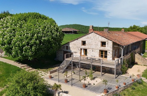 Saint-Gengoux-de-Scisse Villa | Between vineyards and forest, secluded estate with swimming pool and magnificent view
