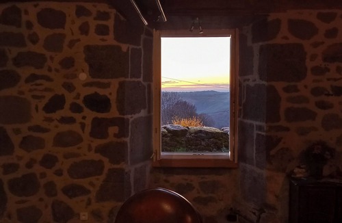 Saint-Martin-Valmeroux Cottage | Between stone and wood - cosy 1809 gîte - up to 10p - nature and views