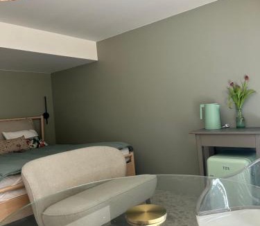 Trooz Bed & Breakfast | Between hills and home