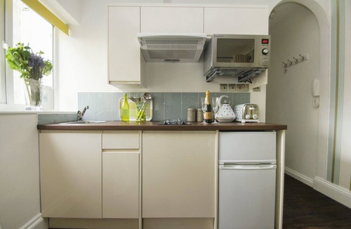 Seafront Cottage | Between Piers Central by Brighton Holiday Lets