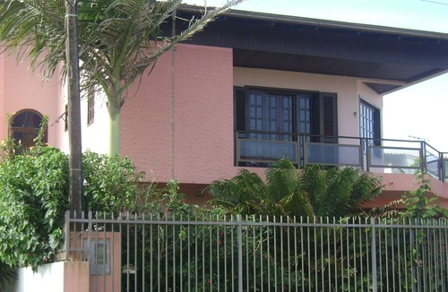 Enseada House | Between Prainha / Praia Grande: 100 m from the sea, with 4 bedrooms, air conditioning and wifi.