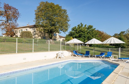 Haux House | Between Sky and Foliage – Cottage with Private Pool