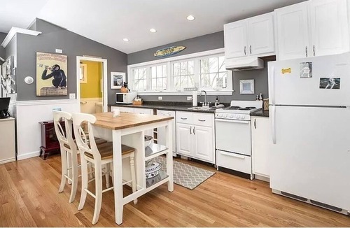 Greenbush House | "Between the Cliffs" Beach Getaway -