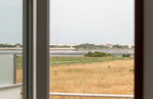 Gafanha do Carmo House | Between the countryside, the beach and the city.
