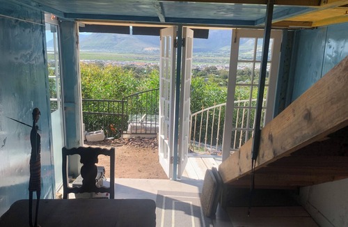 Capri House | Between Two Oceans Terrific 2-bedroom nature reserve home in Cape Town