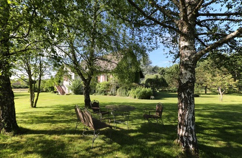 Autun House | Between Wine Route & Morvan,spacious cottage with pool ideal for family & friend
