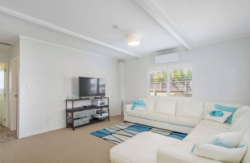 Whangamata House | Beverley Beach - Whangamata Holiday Home