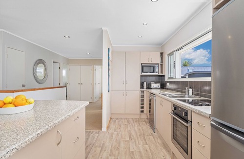 Whangamata House | Beverley Beach - Whangamata Holiday Home