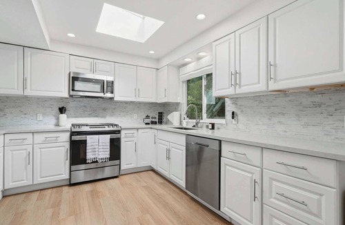 Beverly Glen House | Beverly Hills 2BR Villa | Pool & Views | C&C