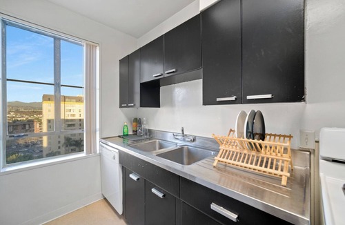 Downtown Apartment | BevHills/West Hollywood/2bd2th/3beds inc King