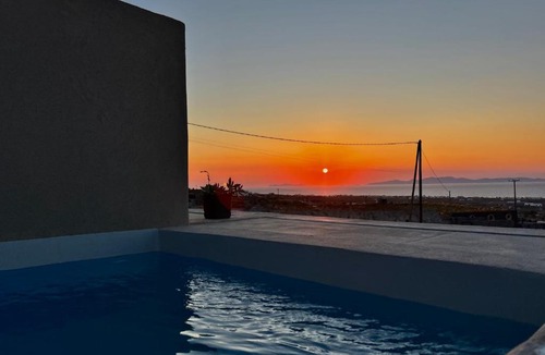 Kamari Apartment | Bevimar Suites with Private Pool and Non Heated Jacuzzi