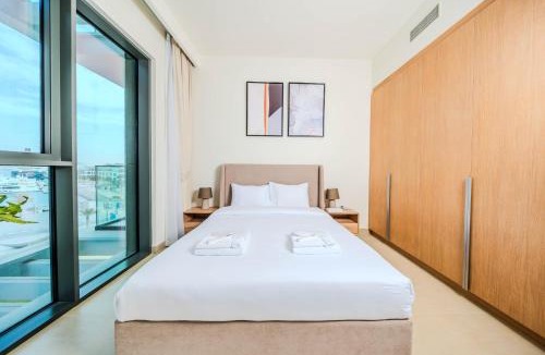 Dubai Apartment | Beyond Stays - Luxury 2 Bedroom Waterfront Apartment with Sea Views - Port Rashid