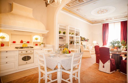 Lucca Historical Center Apartment | BEYOND THE EXTRAORDINARY Romantic Quiet Spacious Apartment Next to Guinigi Tower