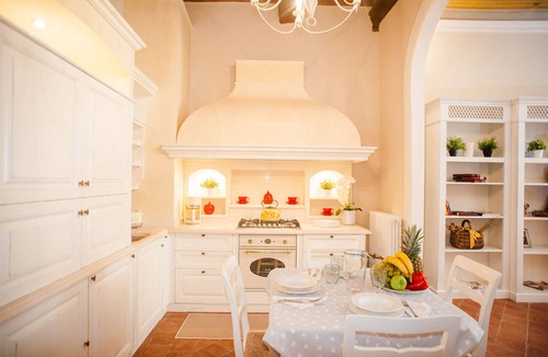 Lucca Historical Center Apartment | BEYOND THE EXTRAORDINARY Romantic Quiet Spacious Apartment Next to Guinigi Tower