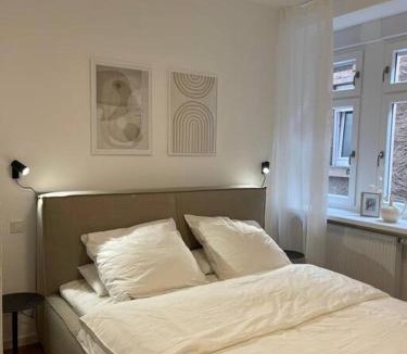 Uerzig Apartment | BG Living & Hosting - Stilvolle Mosel-Ferienwohnung "Alte Apotheke" in Ürzig - 2 Schlafzimmer, bis 5 Personen, Fahrradkeller & WLAN