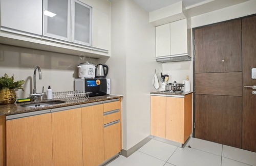 Bonifacio Global City Condo | BGC 1BR, Steps to Mitsukoshi & Uptown Malls, 300Mbps Fiber 19C2