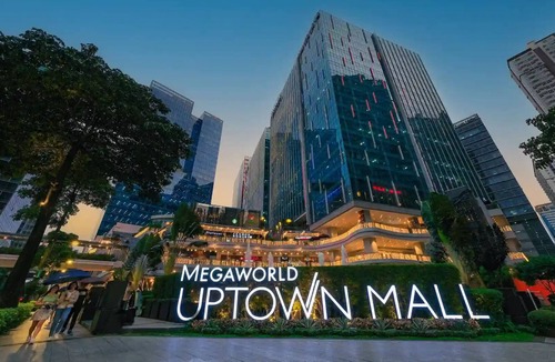 Bonifacio Global City Condo | BGC 1BR, Steps to Mitsukoshi & Uptown Malls, 300Mbps Fiber 19C2