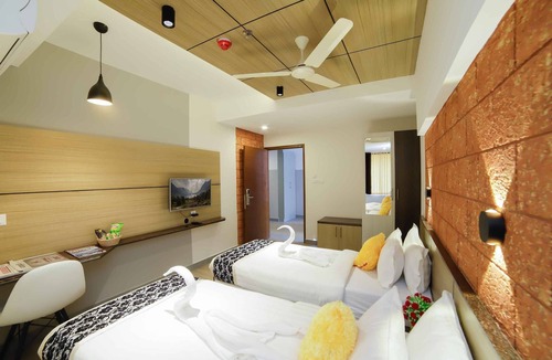 Guruvayur Hotel | Bhavanam Regency