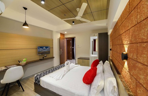 Guruvayur Hotel | Bhavanam Regency