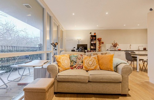 East Walworth Apartment | BIG 1-Bed Flat Central London w/Terrace & Office Corner