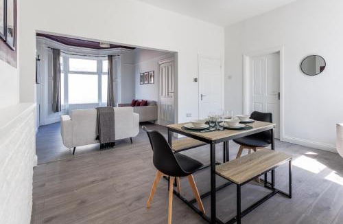 Sunderland House | Big and Comfortable Stays on Hawarden Sunderland