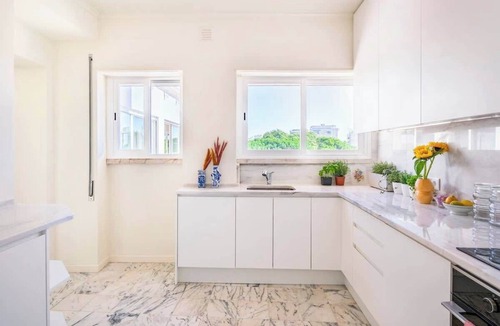 Cacilhas Condo | Big apt 4beds with terrace, 15 mins to Lisbon