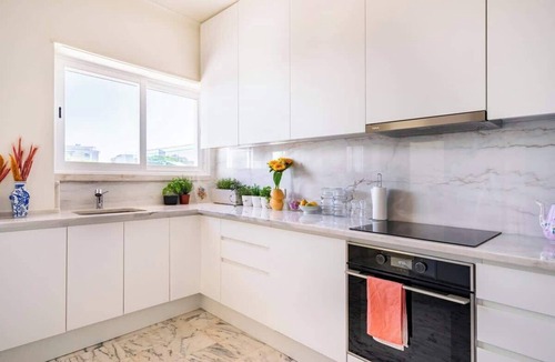 Cacilhas Condo | Big apt 4beds with terrace, 15 mins to Lisbon