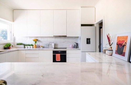 Cacilhas Condo | Big apt 4beds with terrace, 15 mins to Lisbon