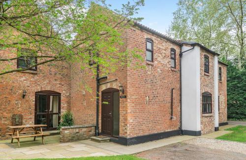 Huntington House | Big Barn - 16439