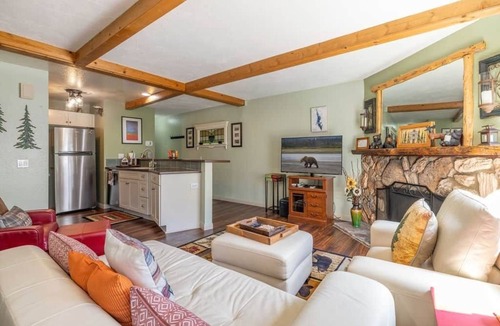 Boulder Bay Apartment | Big Bear Getaway Steps to Lake