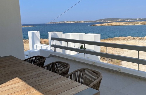 Naousa Villa | "Big Blue" Seafront Luxury Villa | Beach Access | Prime Location | Naousa, Paros