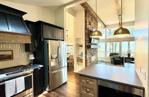 Big Canoe Cabin | Big Canoe Year Round Long Range Views with Hot Tub